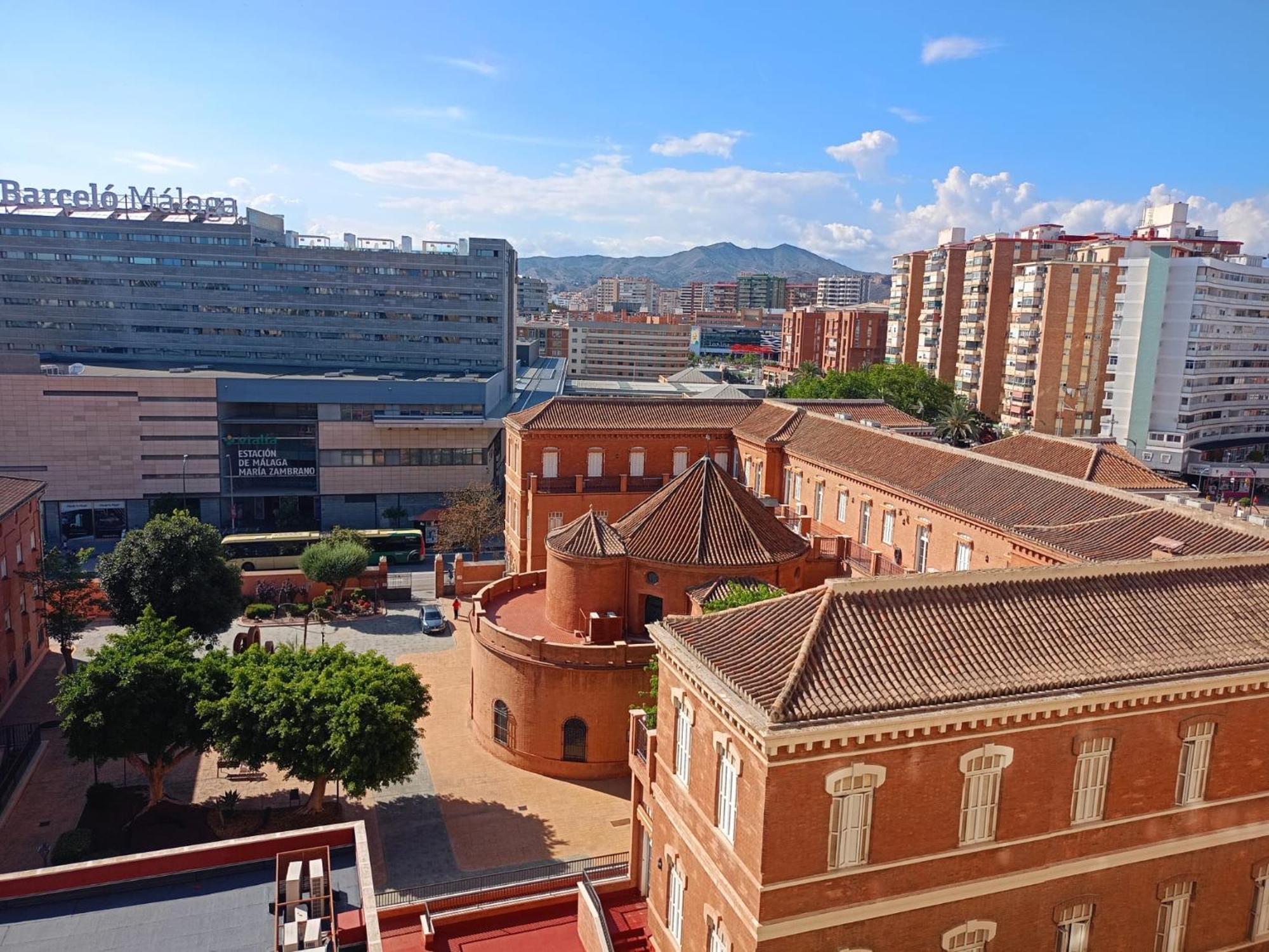 Habitacion Privada Centro Malaga Cerca Tren Maria Zambrano Y Playa Muy Buena Conexion Wifi Dış mekan fotoğraf